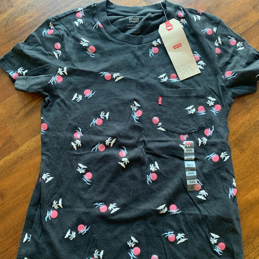 Levi’s t-shirt. Brand new!
